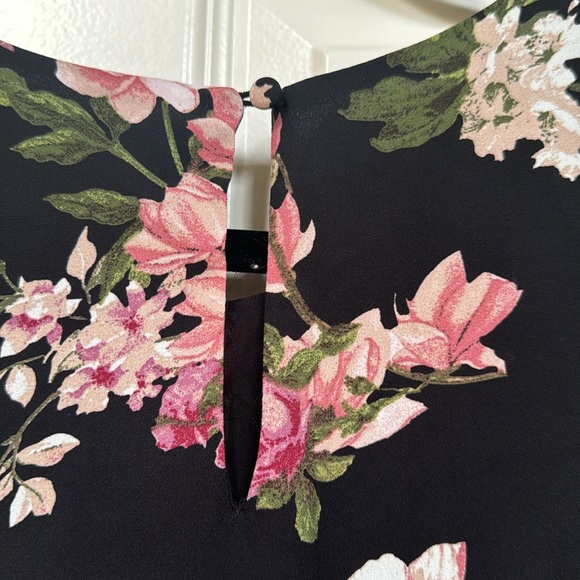 Vince Camuto Sleeveless High Neck Rose Blouse Lined Large - Picture 3 of 4